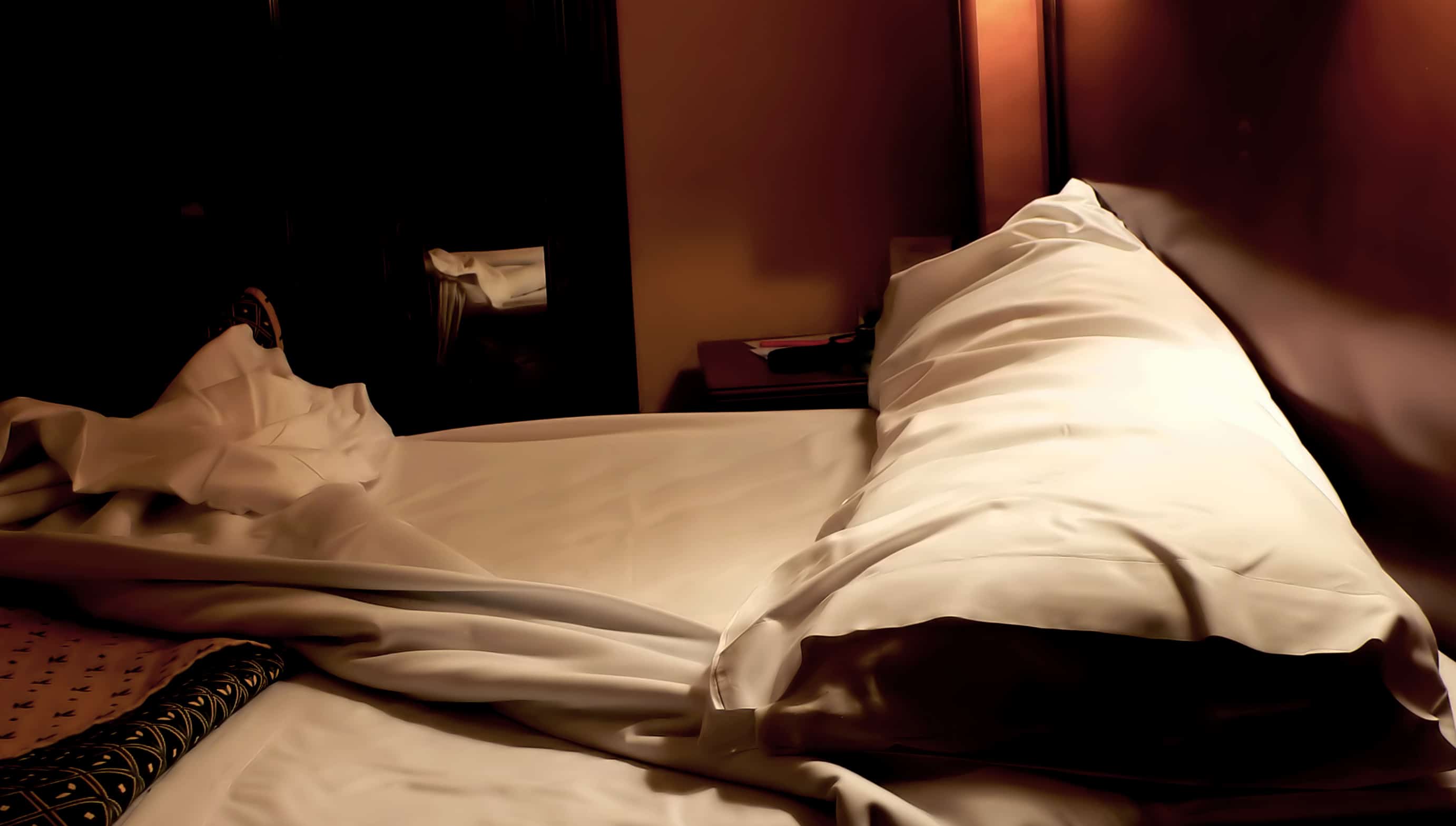 Секс на кровати от первого лица фото
